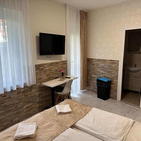 Mosoly Szallashely Szeged Esterno foto