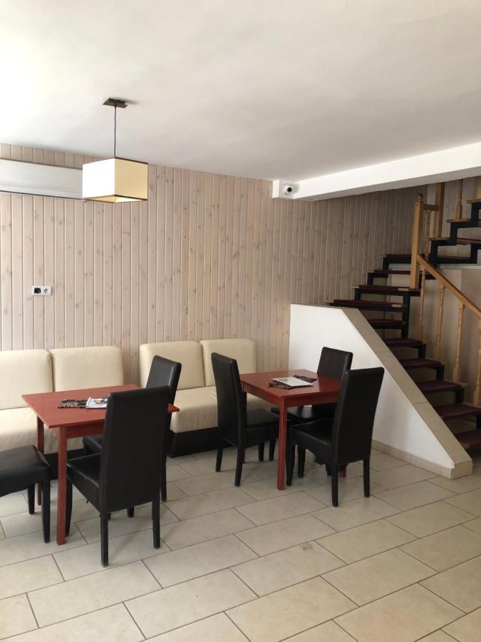 Mosoly Szallashely Szeged Esterno foto