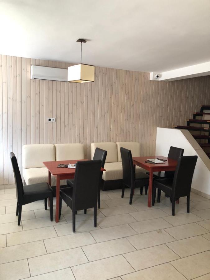 Mosoly Szallashely Szeged Esterno foto