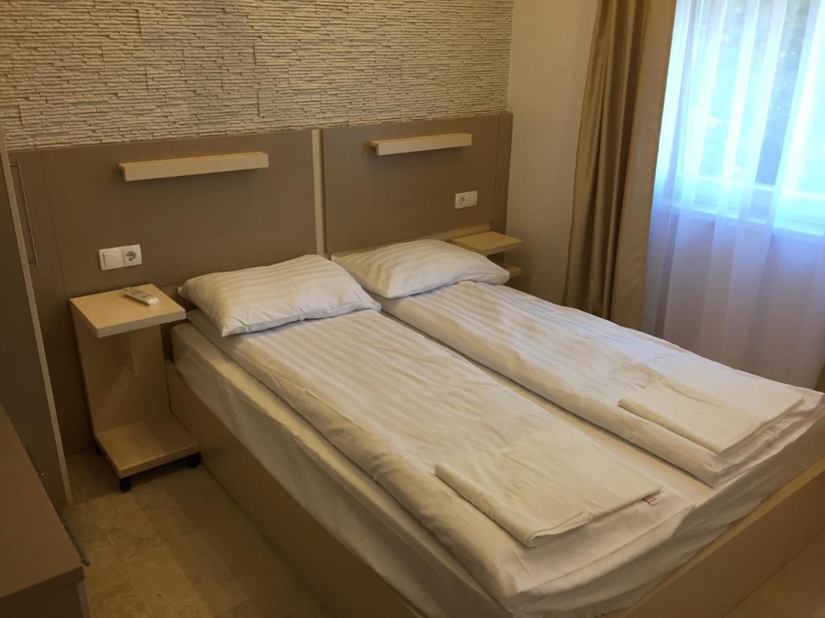 Mosoly Szallashely Szeged Esterno foto