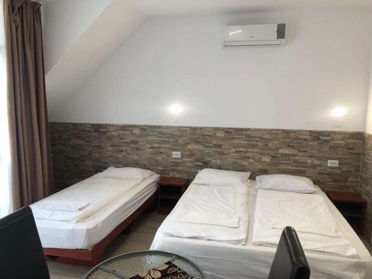 Mosoly Szallashely Szeged Esterno foto