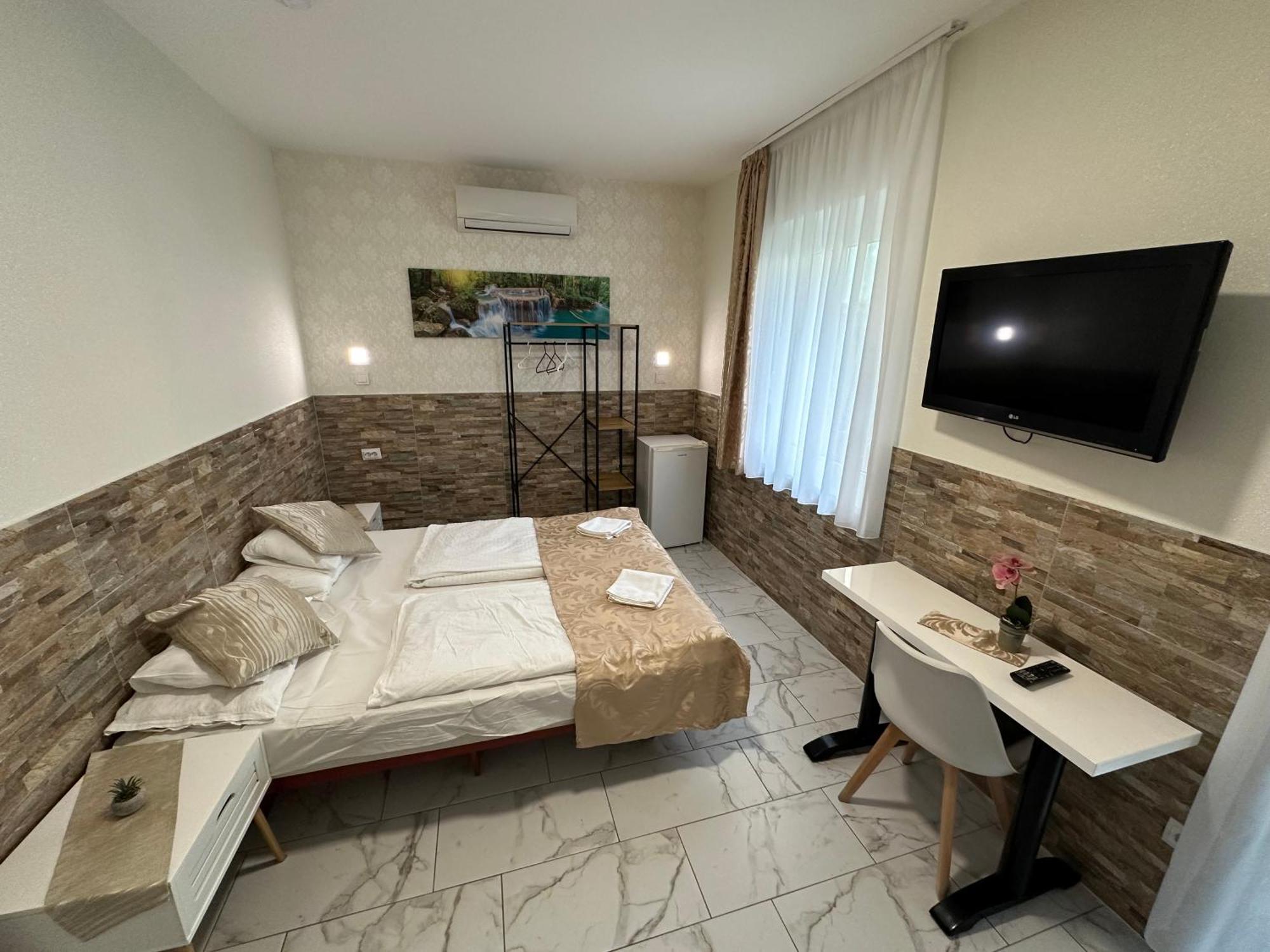 Mosoly Szallashely Szeged Esterno foto