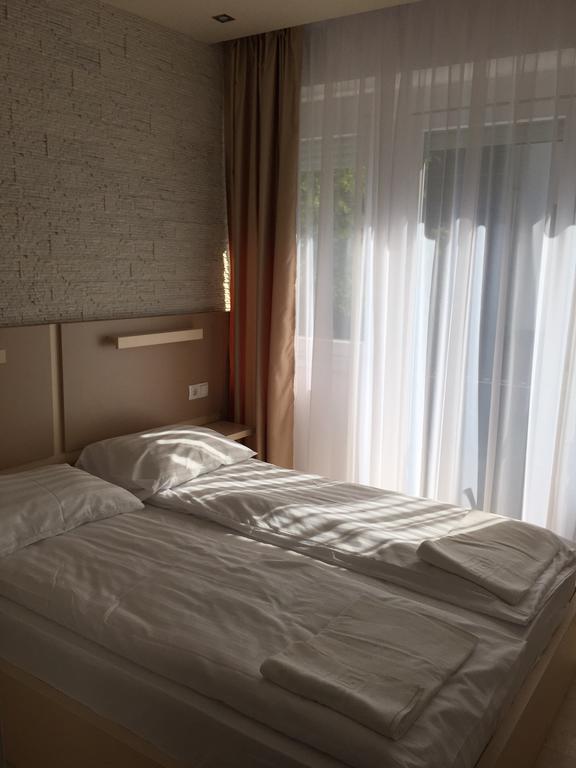 Mosoly Szallashely Szeged Esterno foto